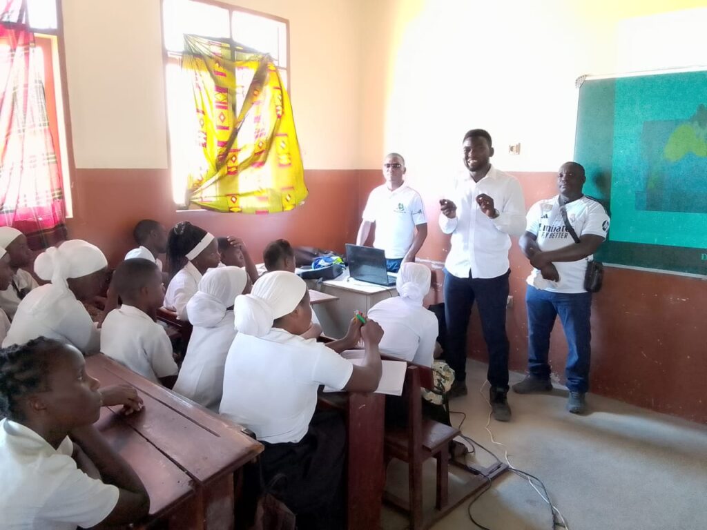 Alunos de Gingone sensibilizados sobre segurança digital no âmbito do Mês da Cibersegurança